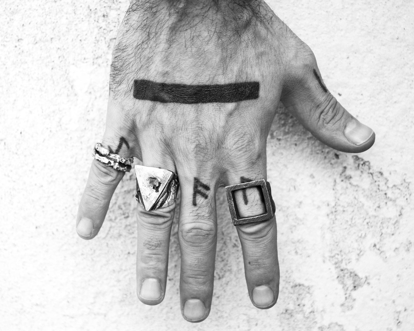 TRIANGLE CANNIBAL SIGNET RING - OSS