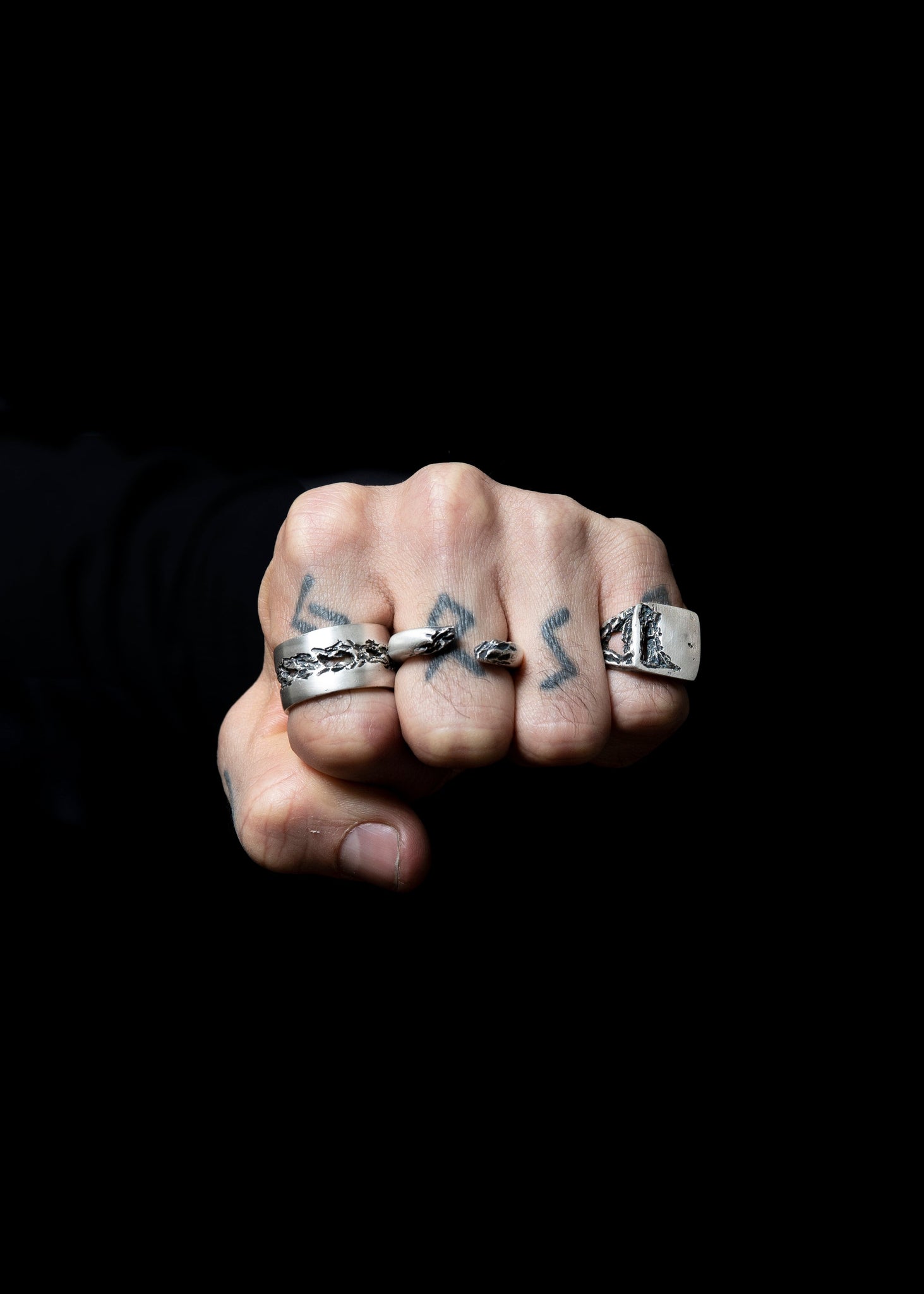 BROKEN ACID SIGNET RING -