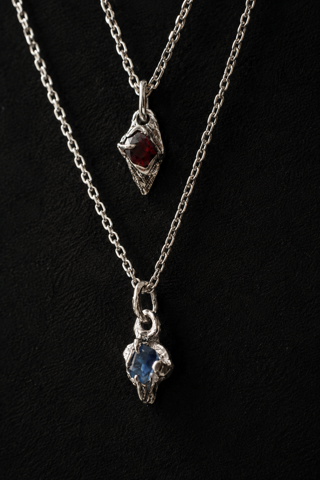 TINY GARNET NECKLACE