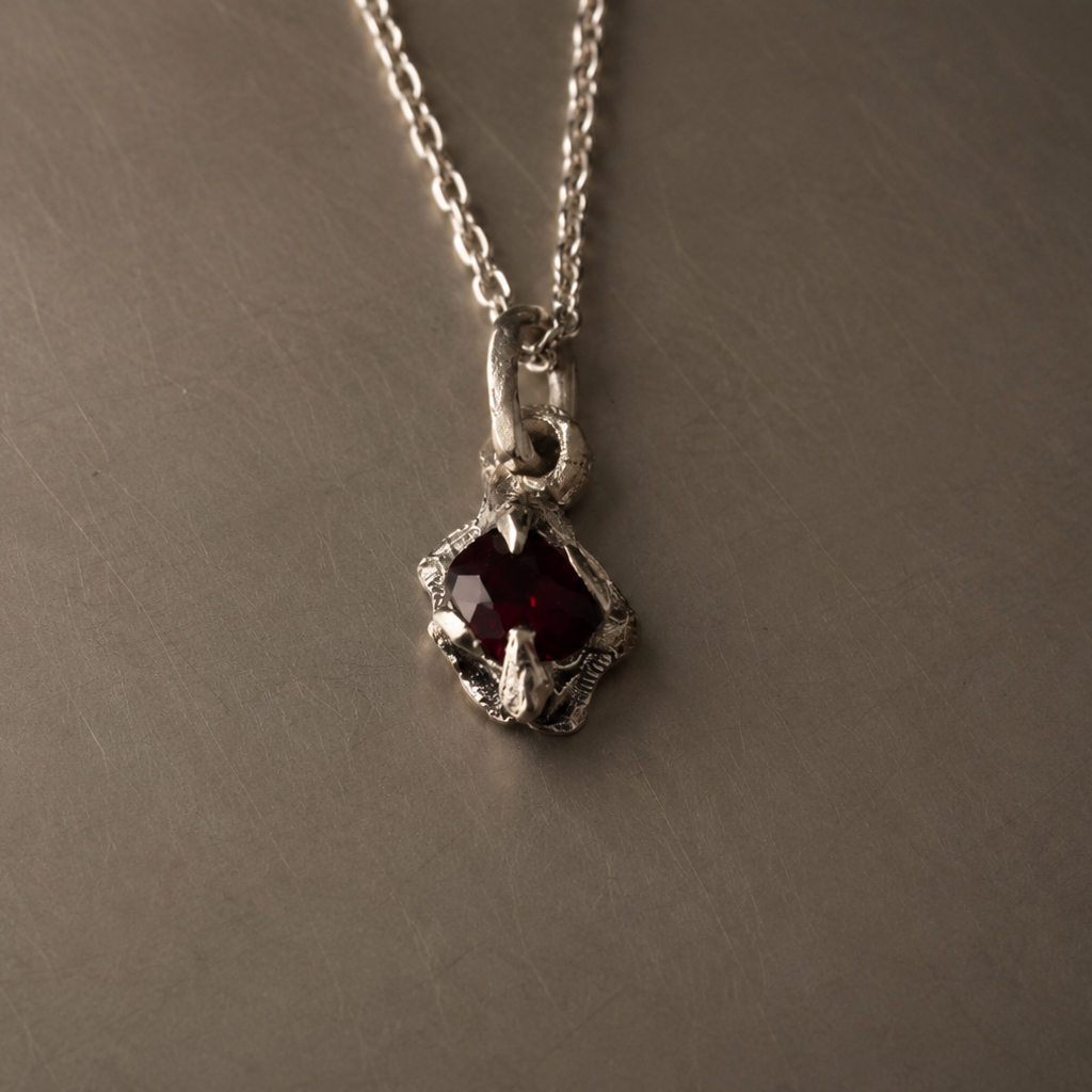 TINY GARNET NECKLACE - BIS-