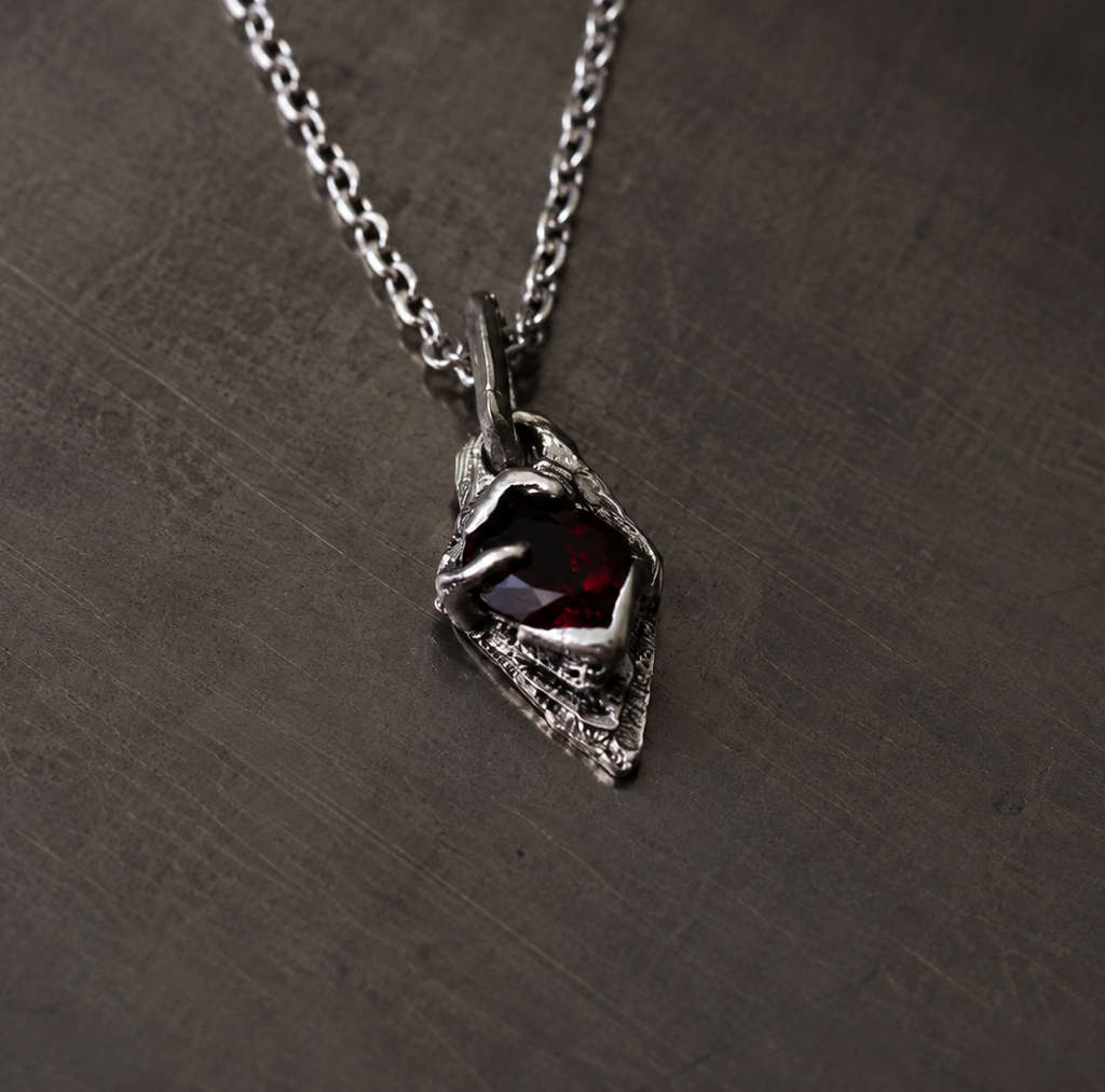 TINY GARNET NECKLACE