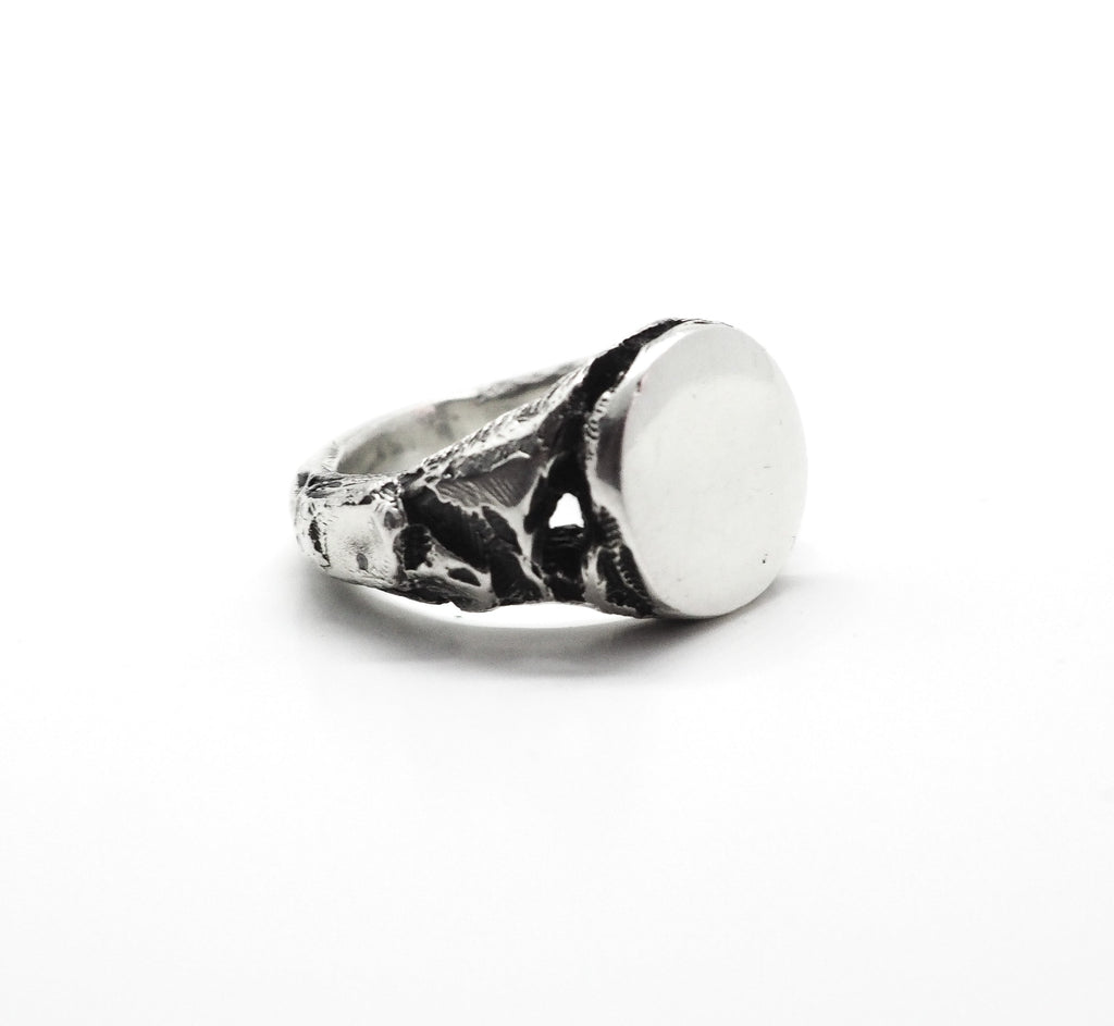 BROKEN SOUL SIGNET RING -