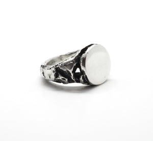 BROKEN SOUL SIGNET RING -