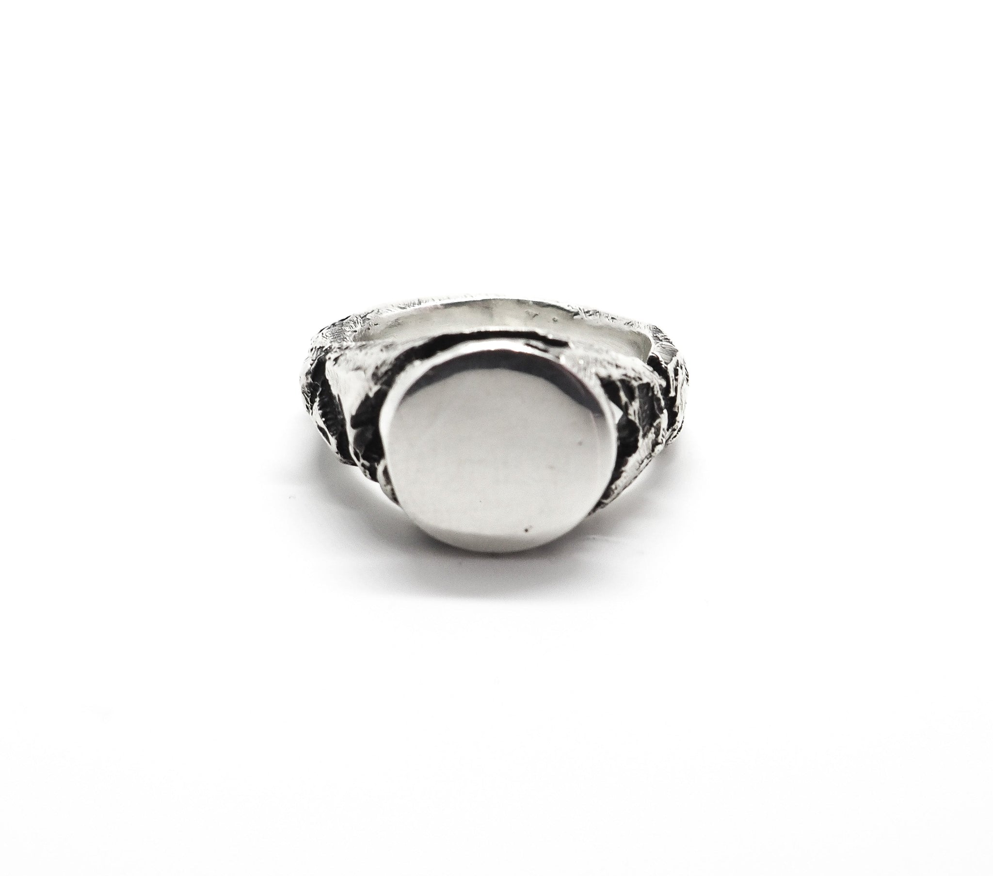 BROKEN SOUL SIGNET RING -