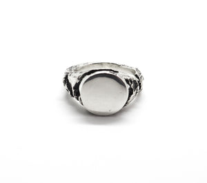 BROKEN SOUL SIGNET RING -