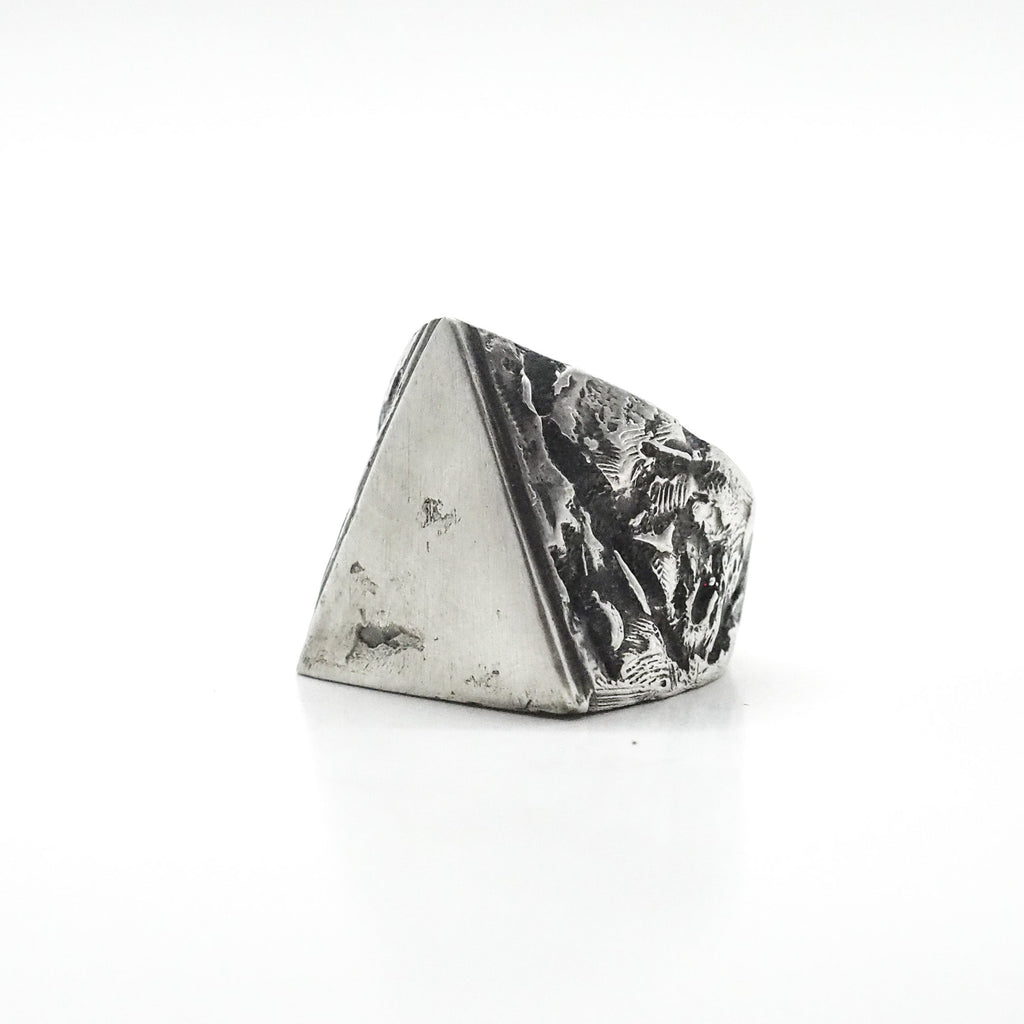 TRIANGLE  SIGNET RING -