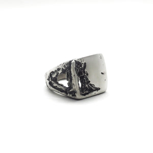 BROKEN ACID SIGNET RING -