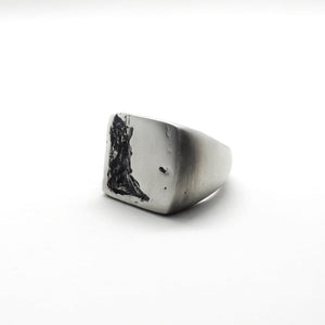 BROKEN ACID SIGNET RING -