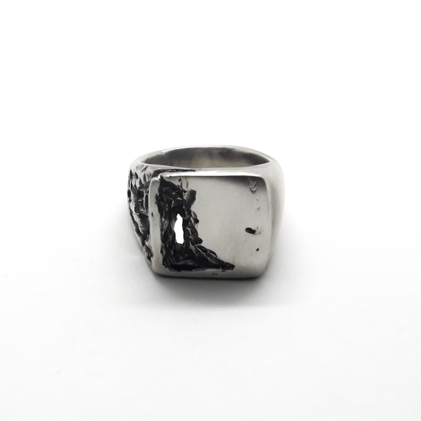 BROKEN ACID SIGNET RING -