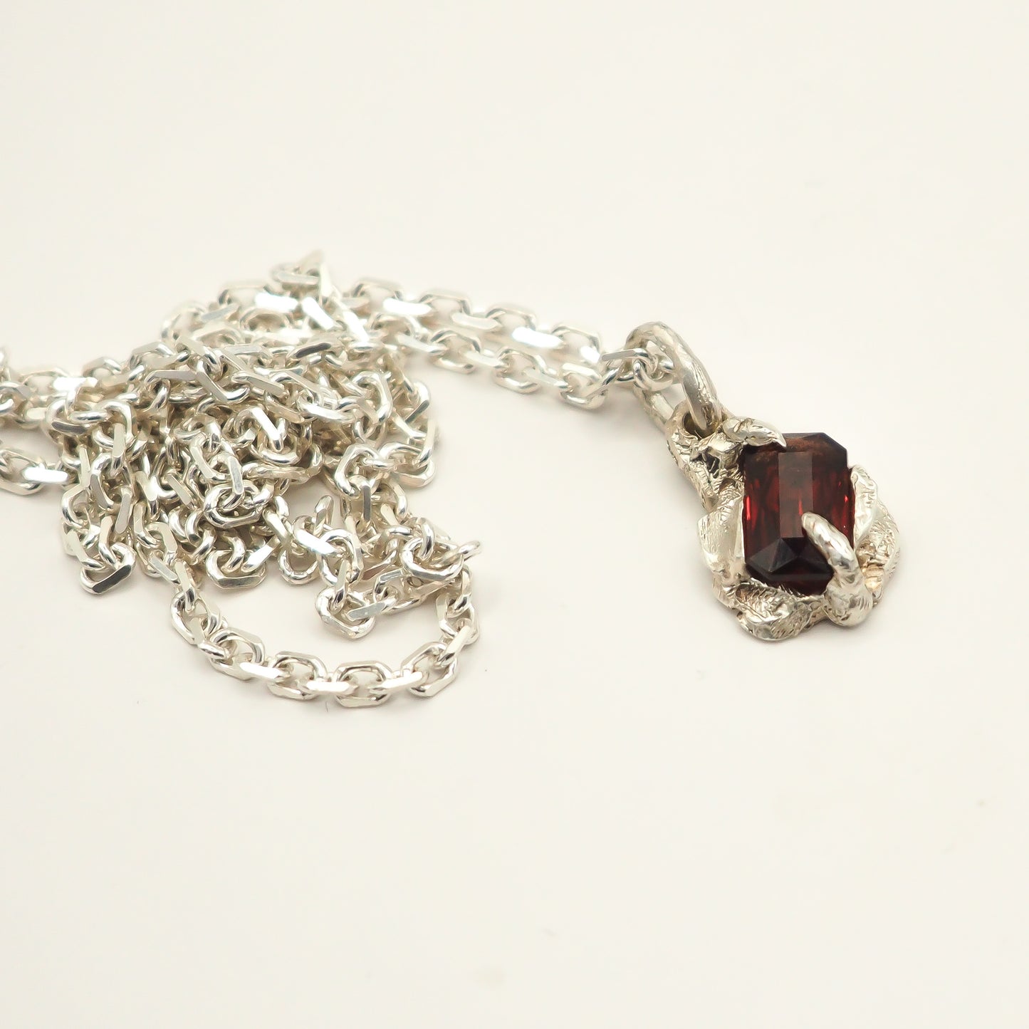 TINY GARNET NECKLACE