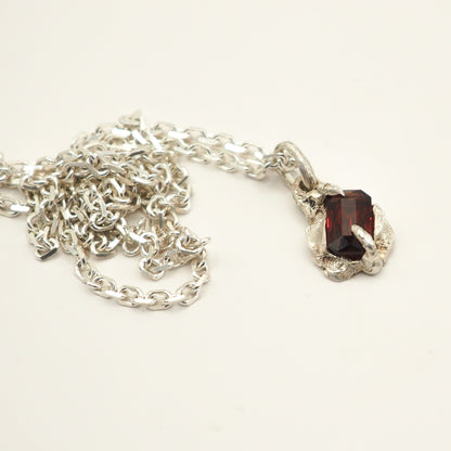 TINY GARNET NECKLACE