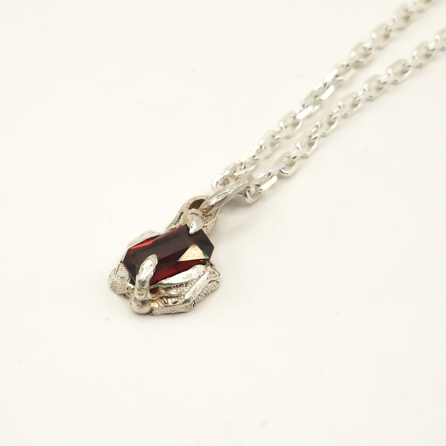 TINY GARNET NECKLACE