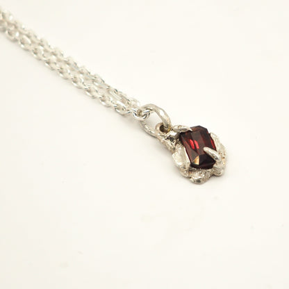 TINY GARNET NECKLACE