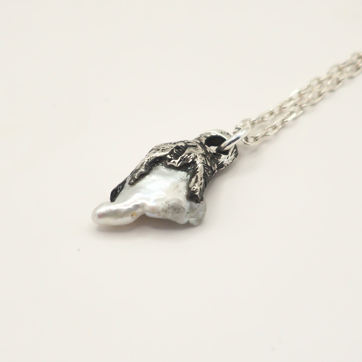 TINY PEARL NECKLACE 14