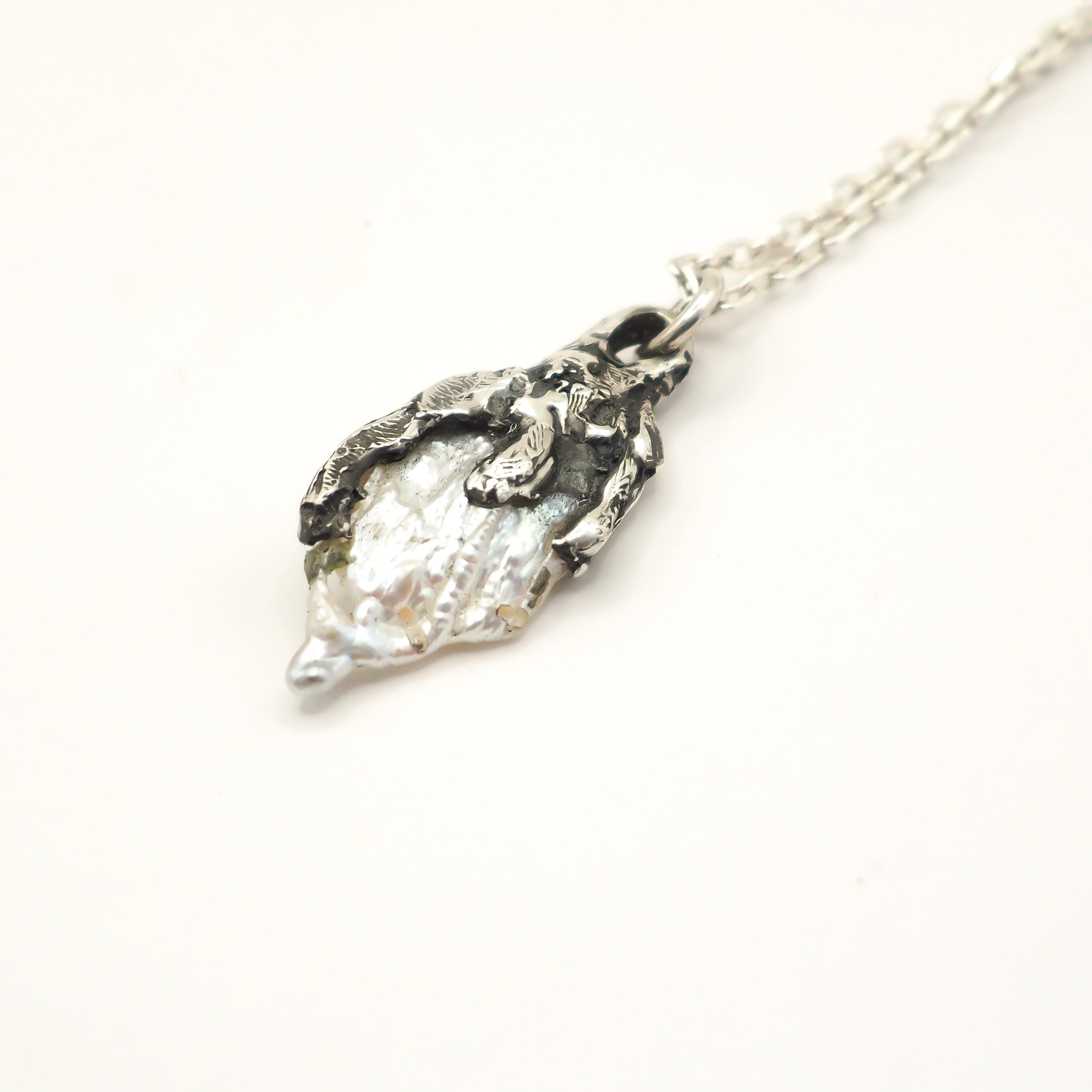 TINY PEARL NECKLACE 15