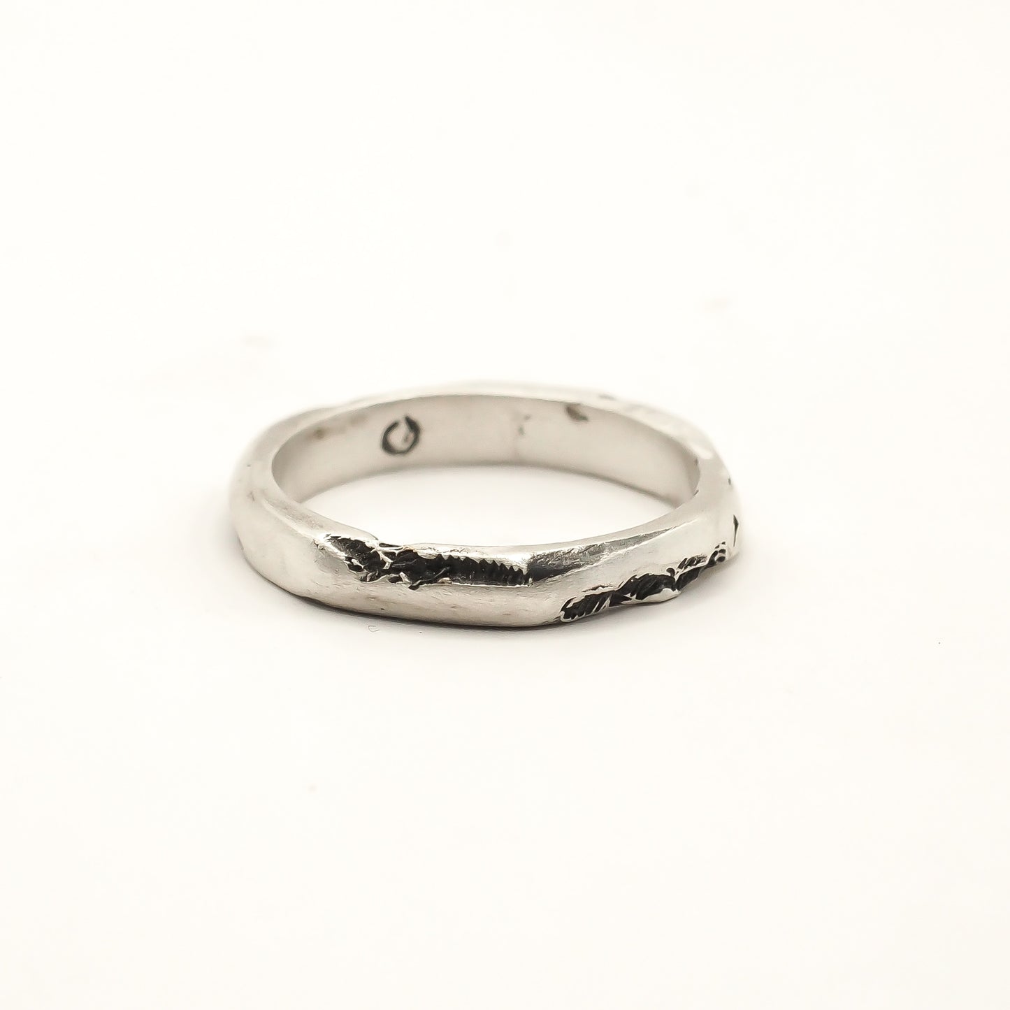 TINY BAND RING BIS - OXIDIZED SILVER