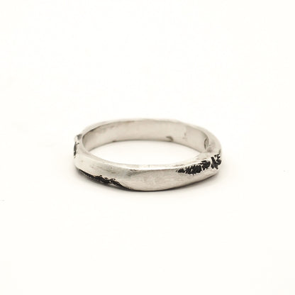 TINY BAND RING BIS - OXIDIZED SILVER