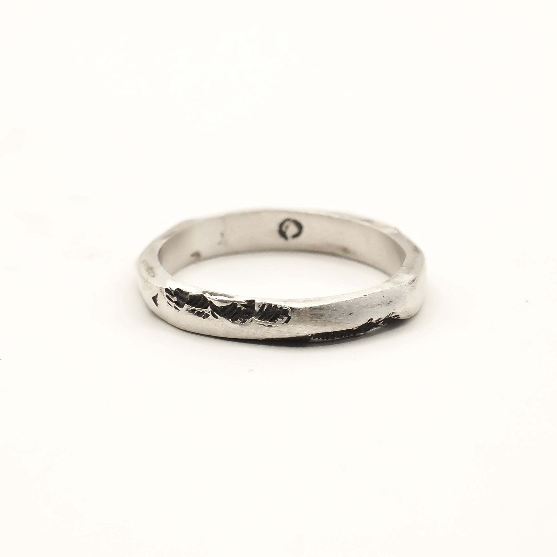 TINY BAND RING BIS - OXIDIZED SILVER