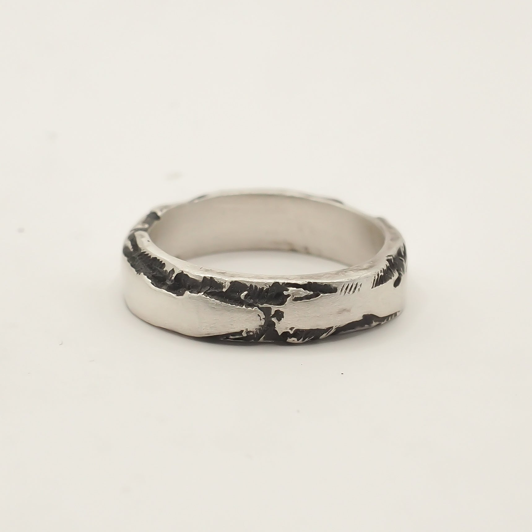TINY BAND RING  - OXIDIZED SILVER