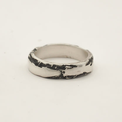 TINY BAND RING  - OXIDIZED SILVER