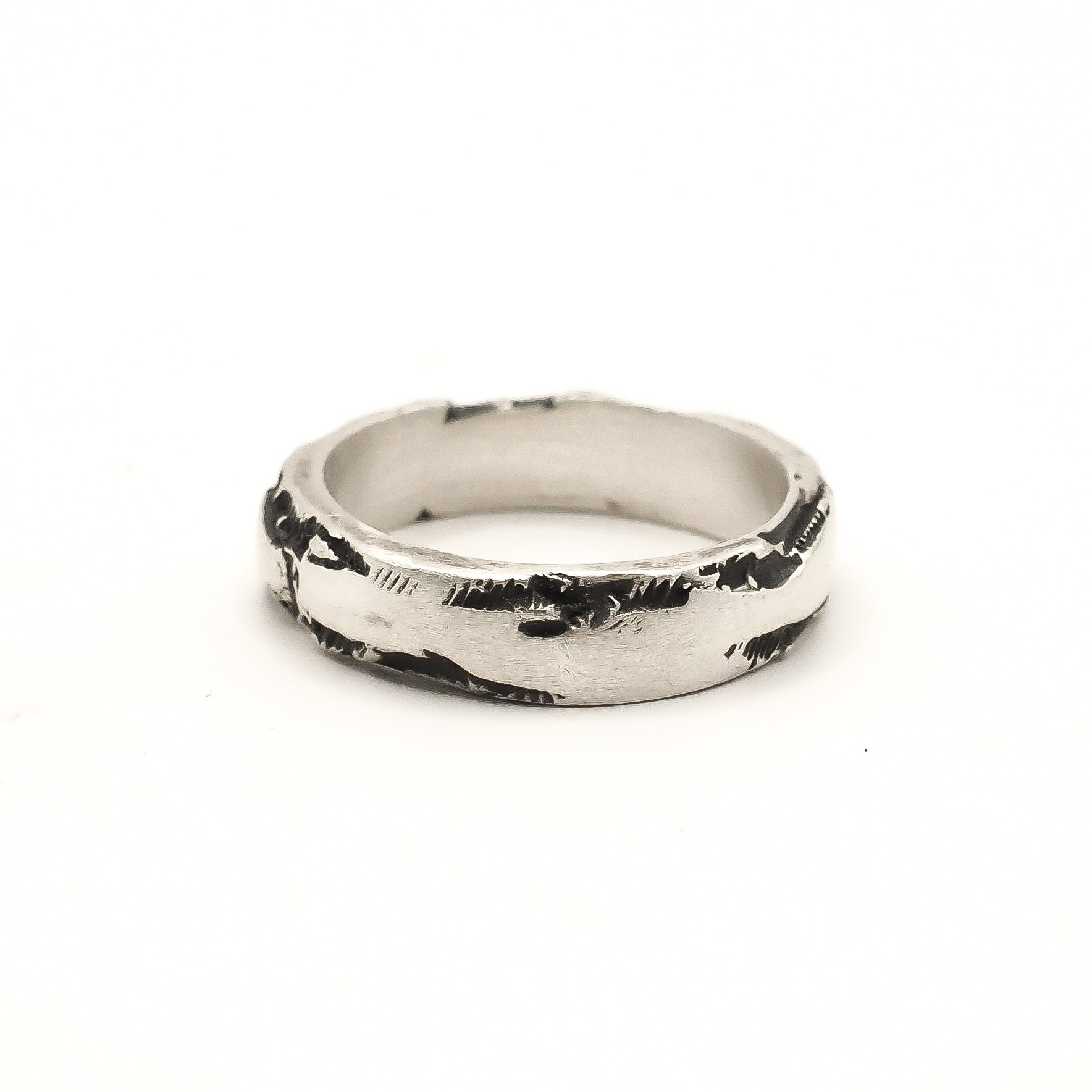 TINY BAND RING  - OXIDIZED SILVER
