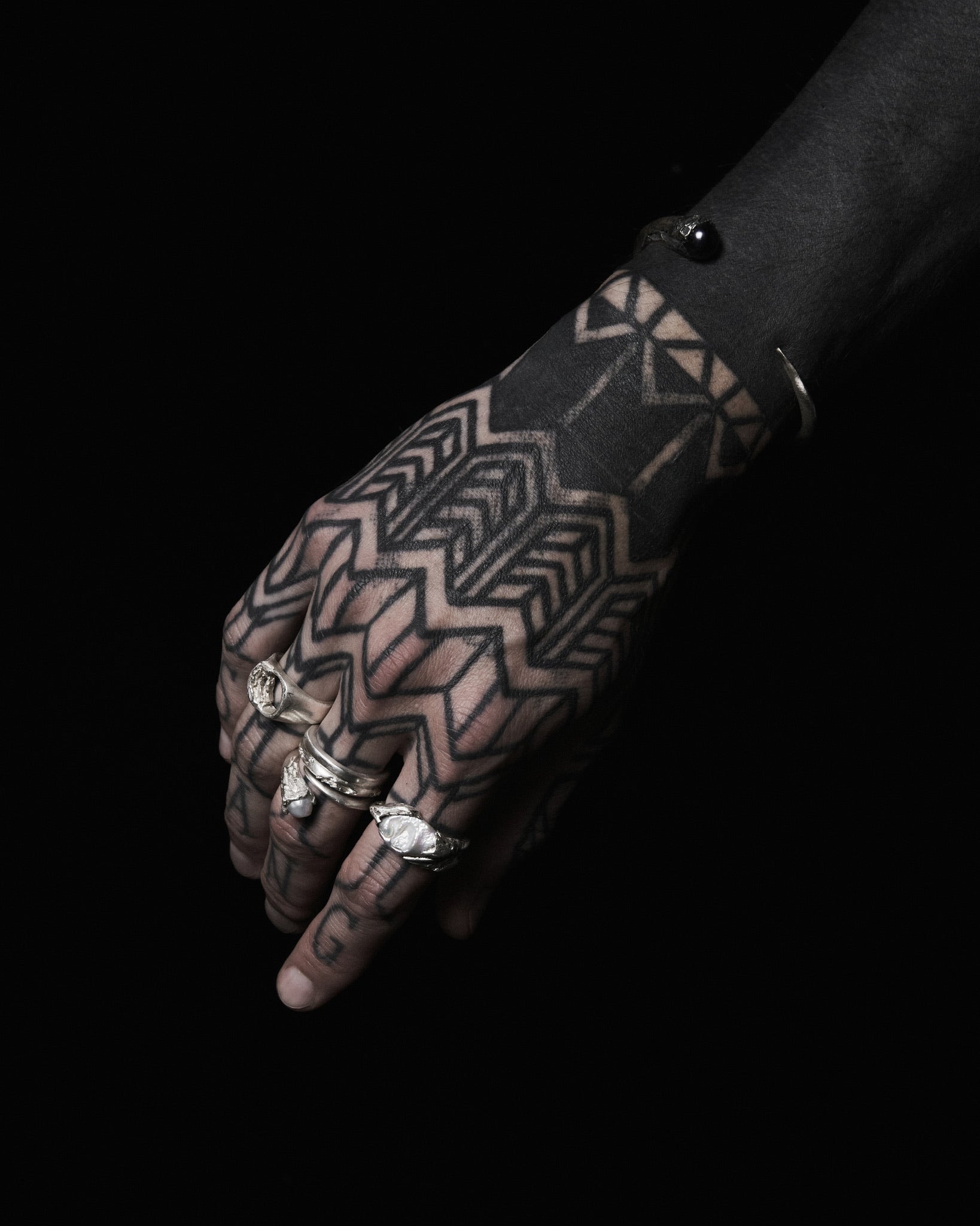 NUEV ARMREIF SCHWARZ