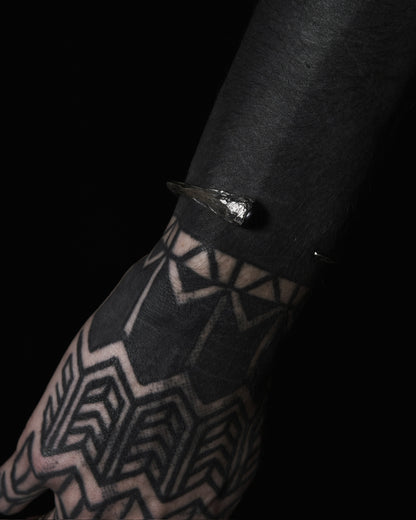 NUEV  BANGLE BLACK