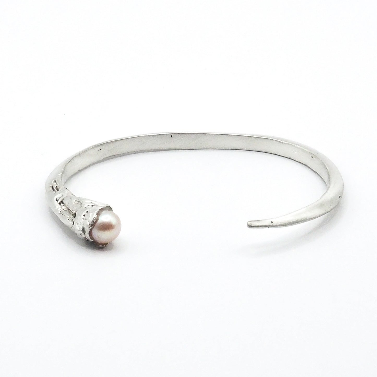 NUEV  BANGLE WHITE