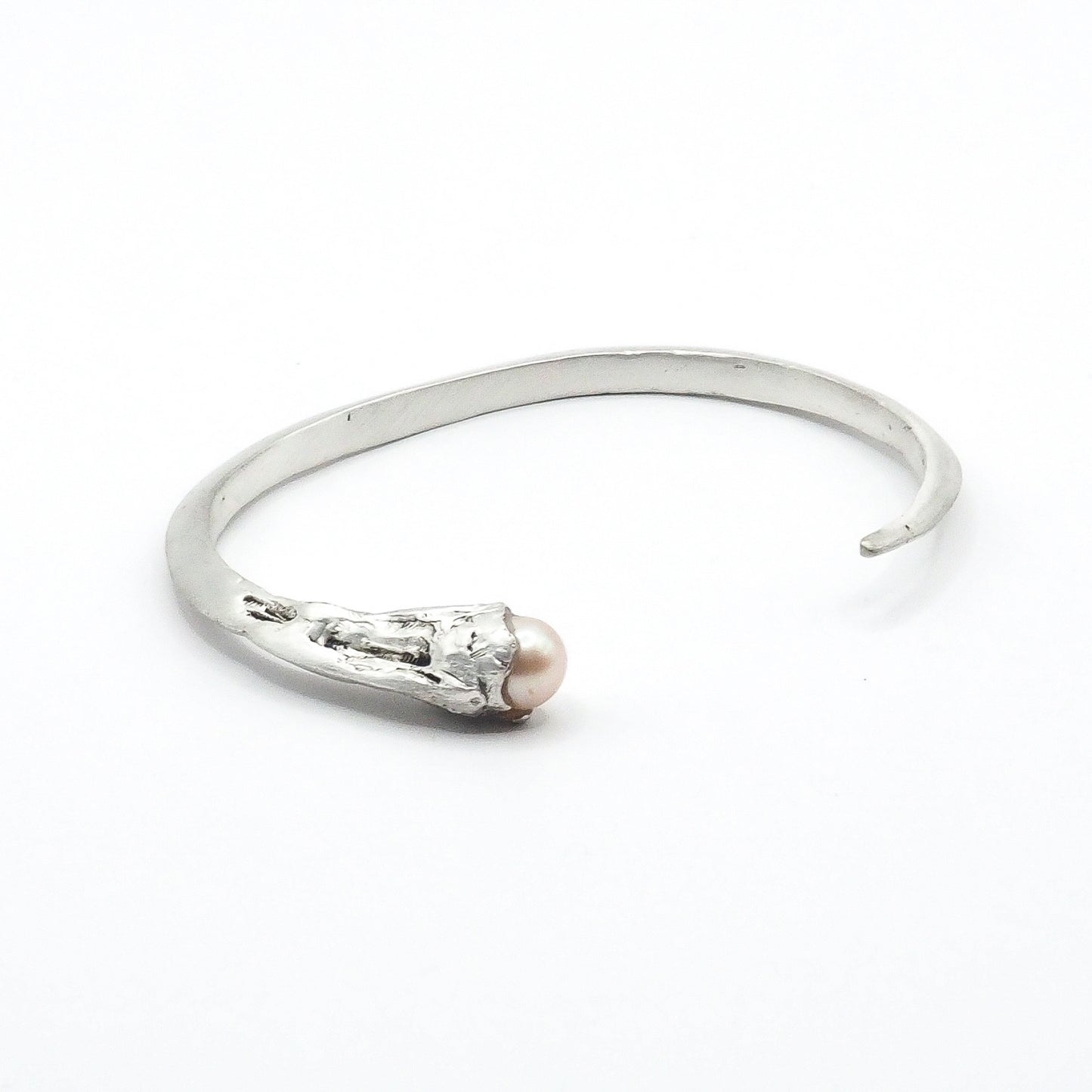 NUEV  BANGLE WHITE