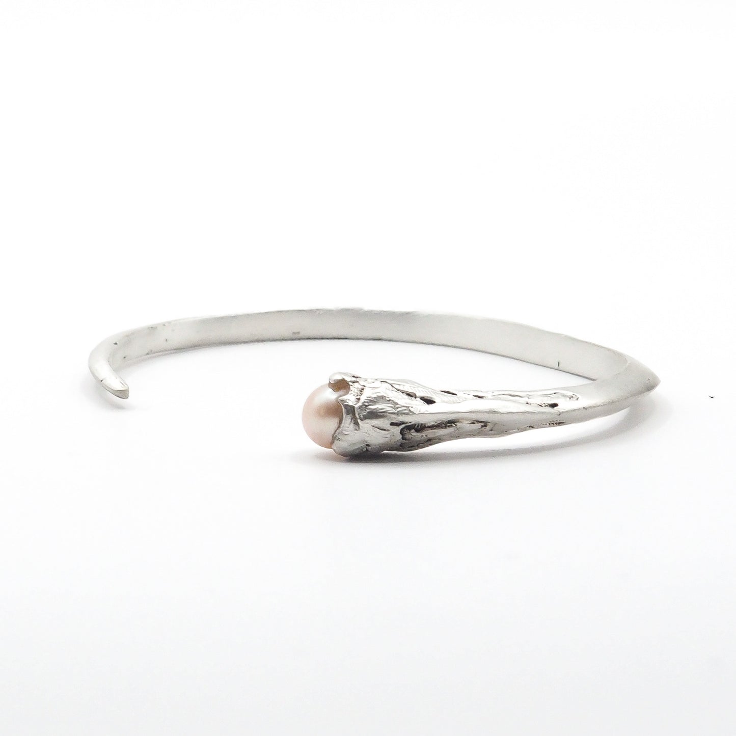 NUEV  BANGLE WHITE