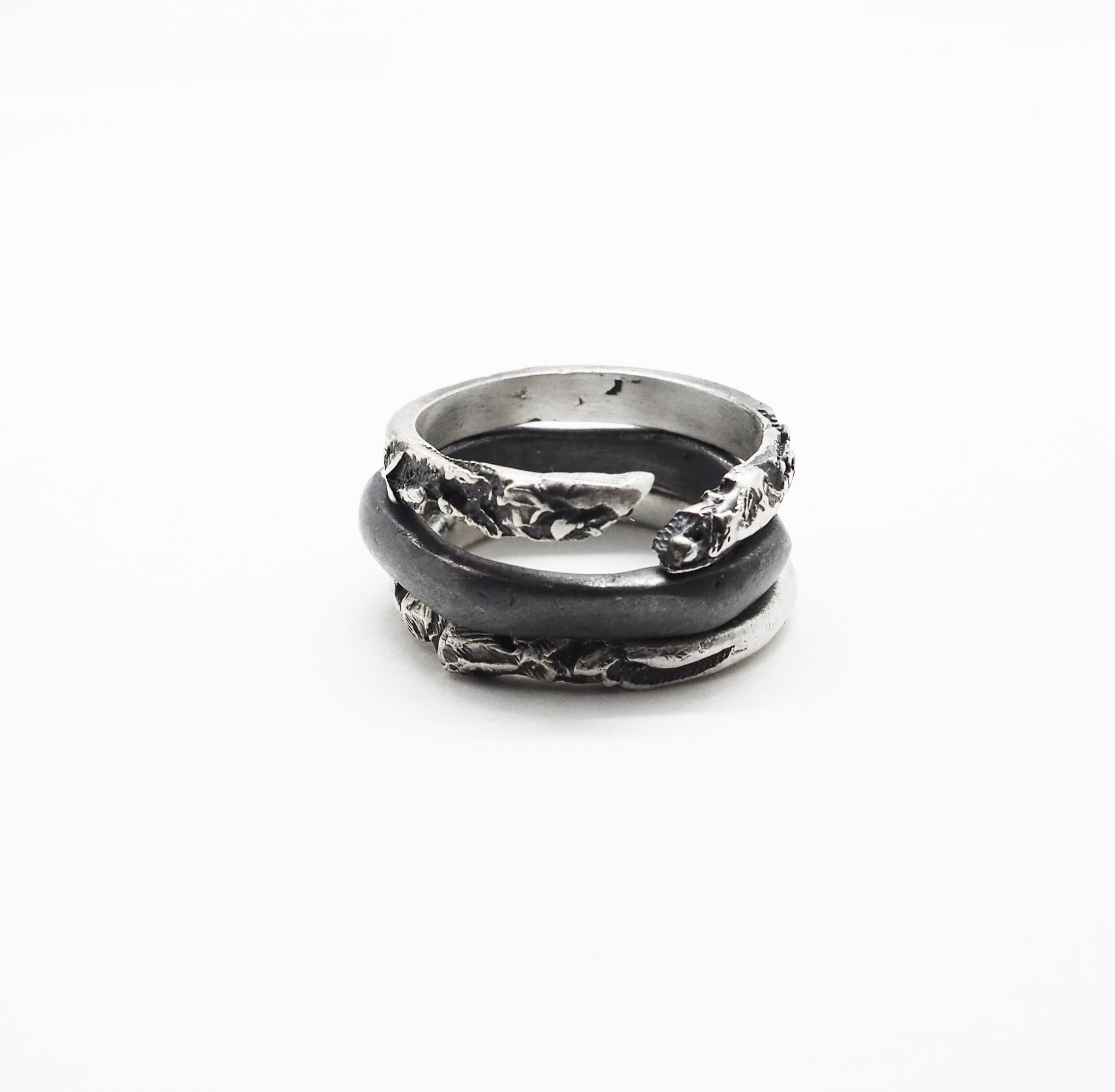 BROKEN STACK RING