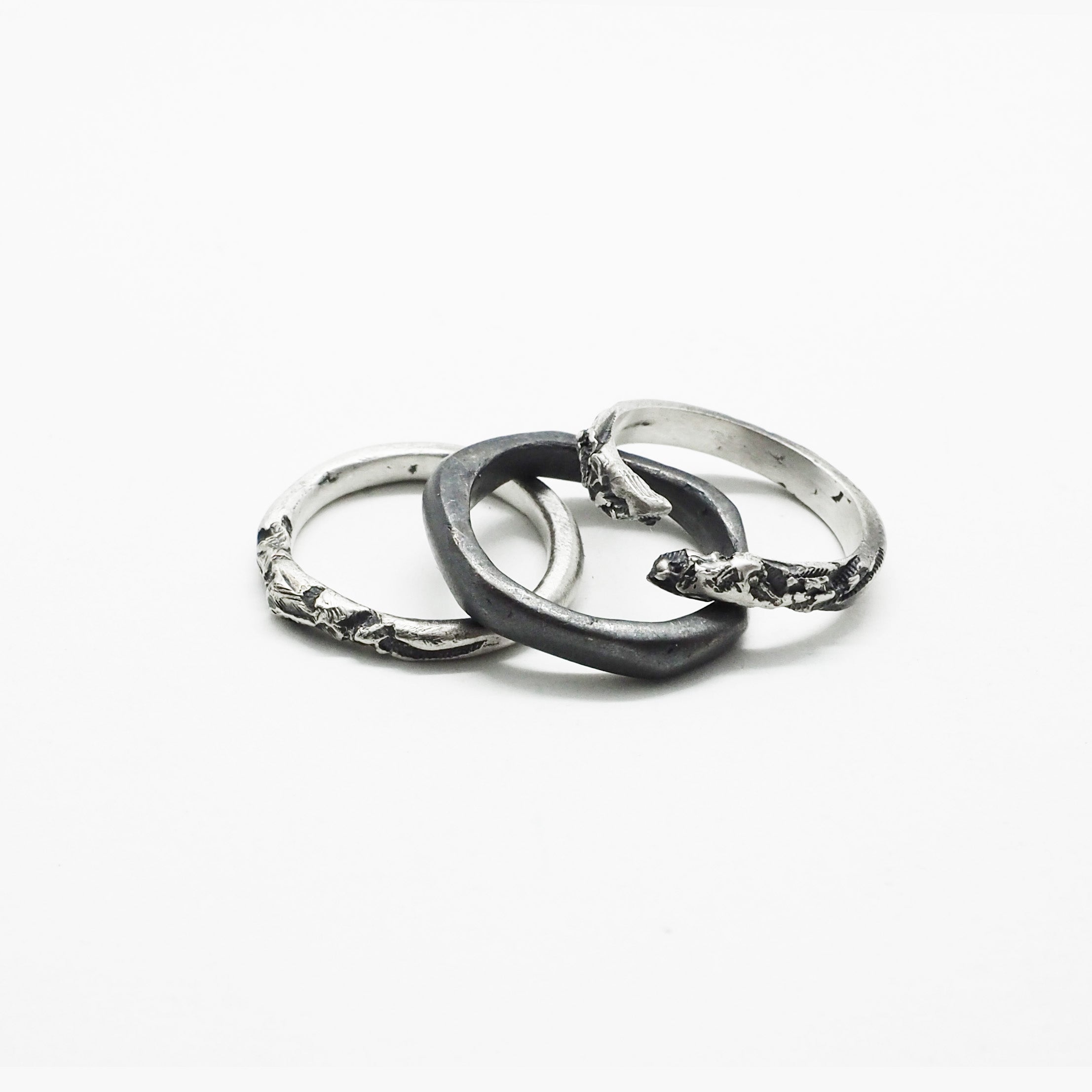 BROKEN STACK RING