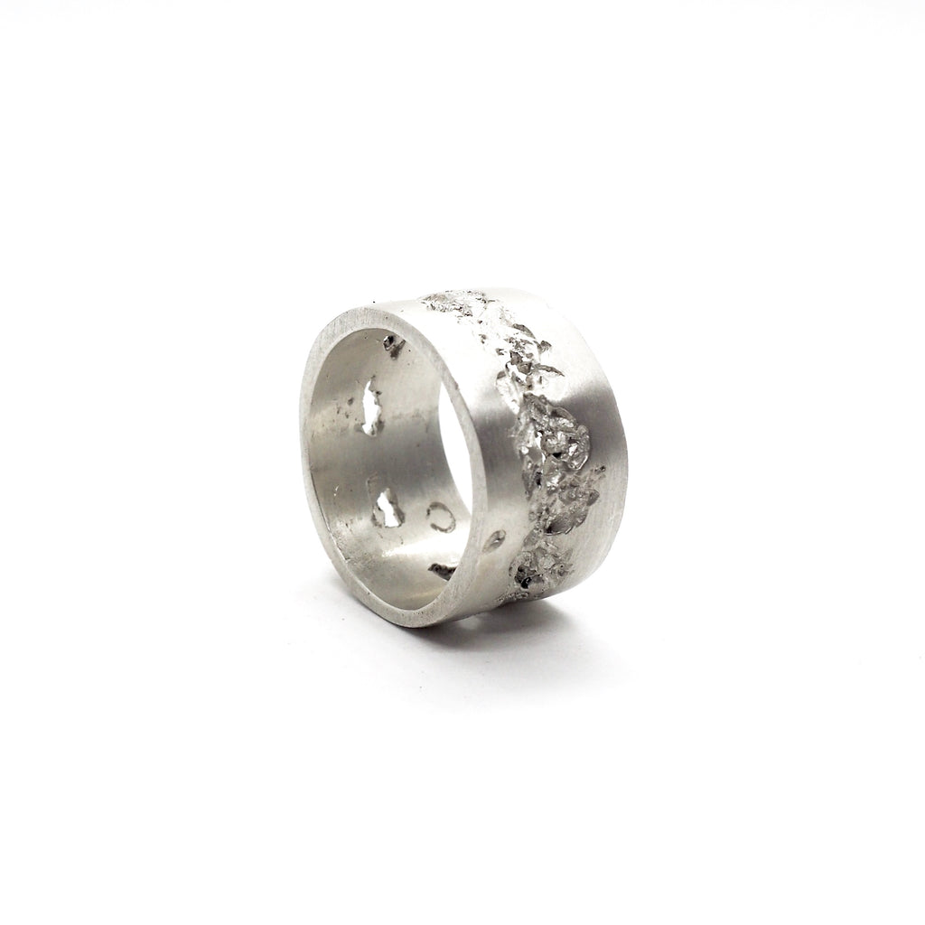 RING GEBROCHENES BAND WEISS