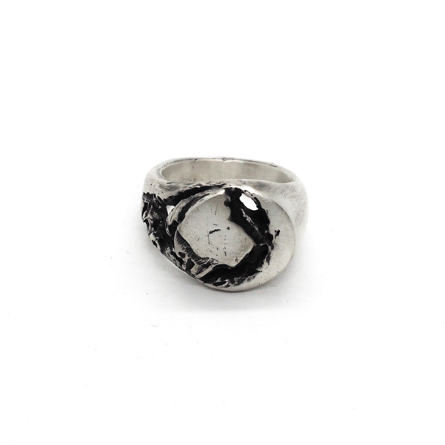 BROKEN SIGNET RING