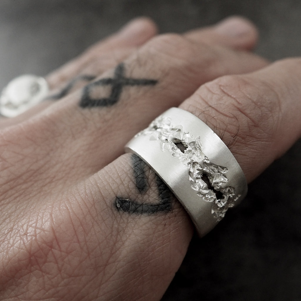 RING GEBROCHENES BAND WEISS
