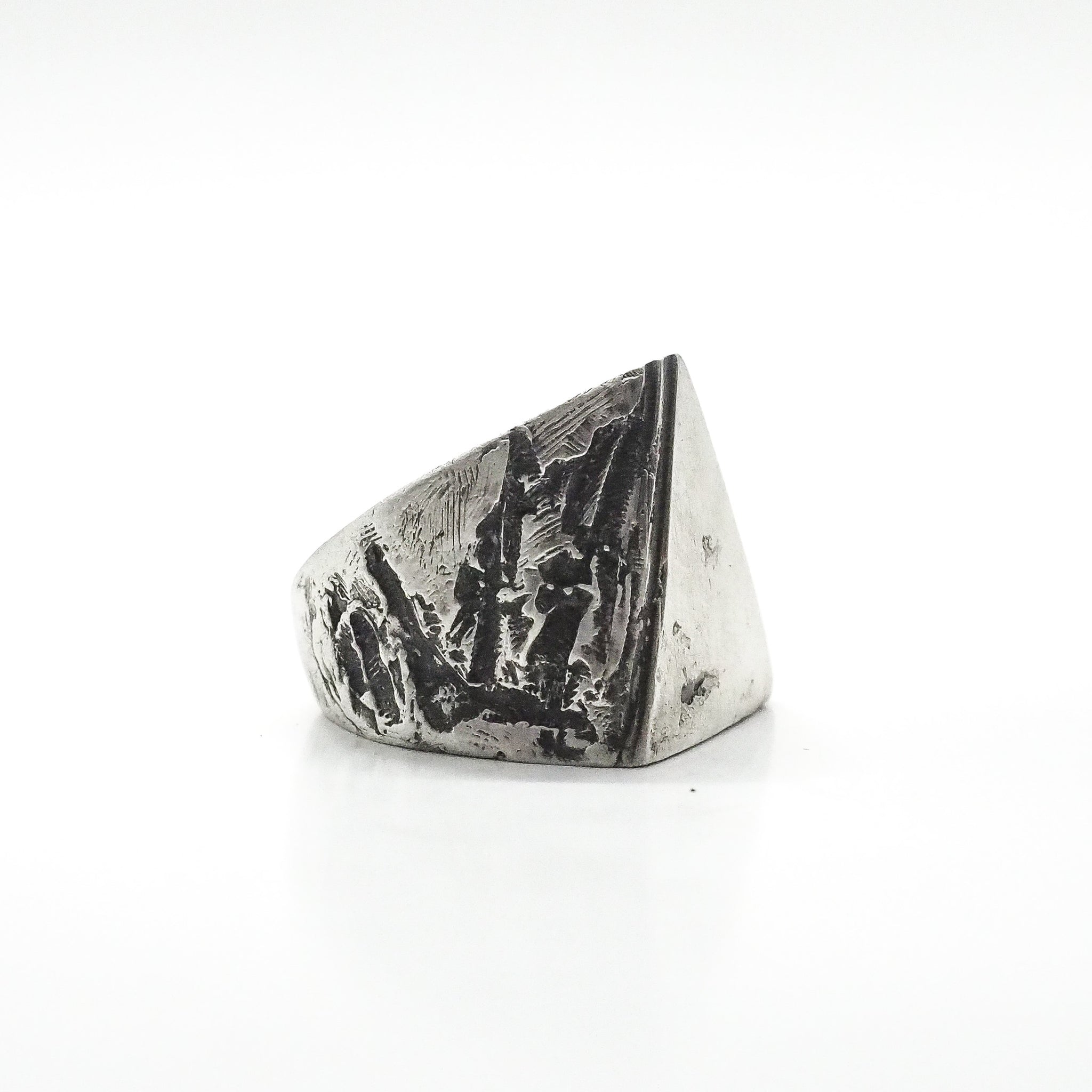 TRIANGLE  SIGNET RING