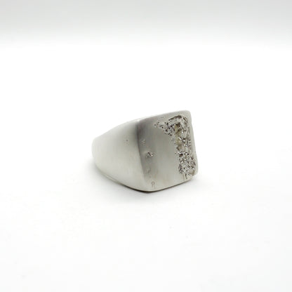 BROKEN ACID SIGNET RING WHITE