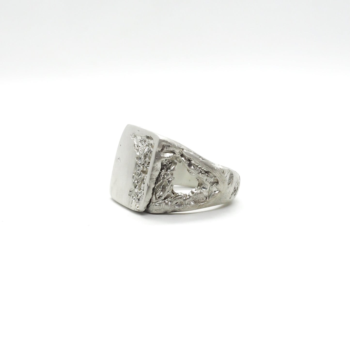 BROKEN ACID SIGNET RING WHITE