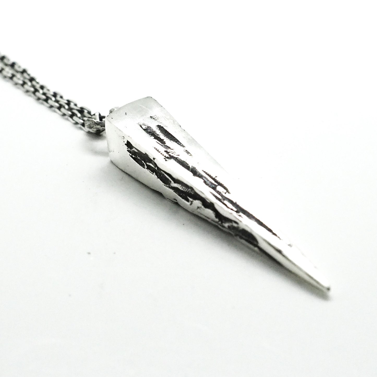 PENDULUM NECKLACE 03