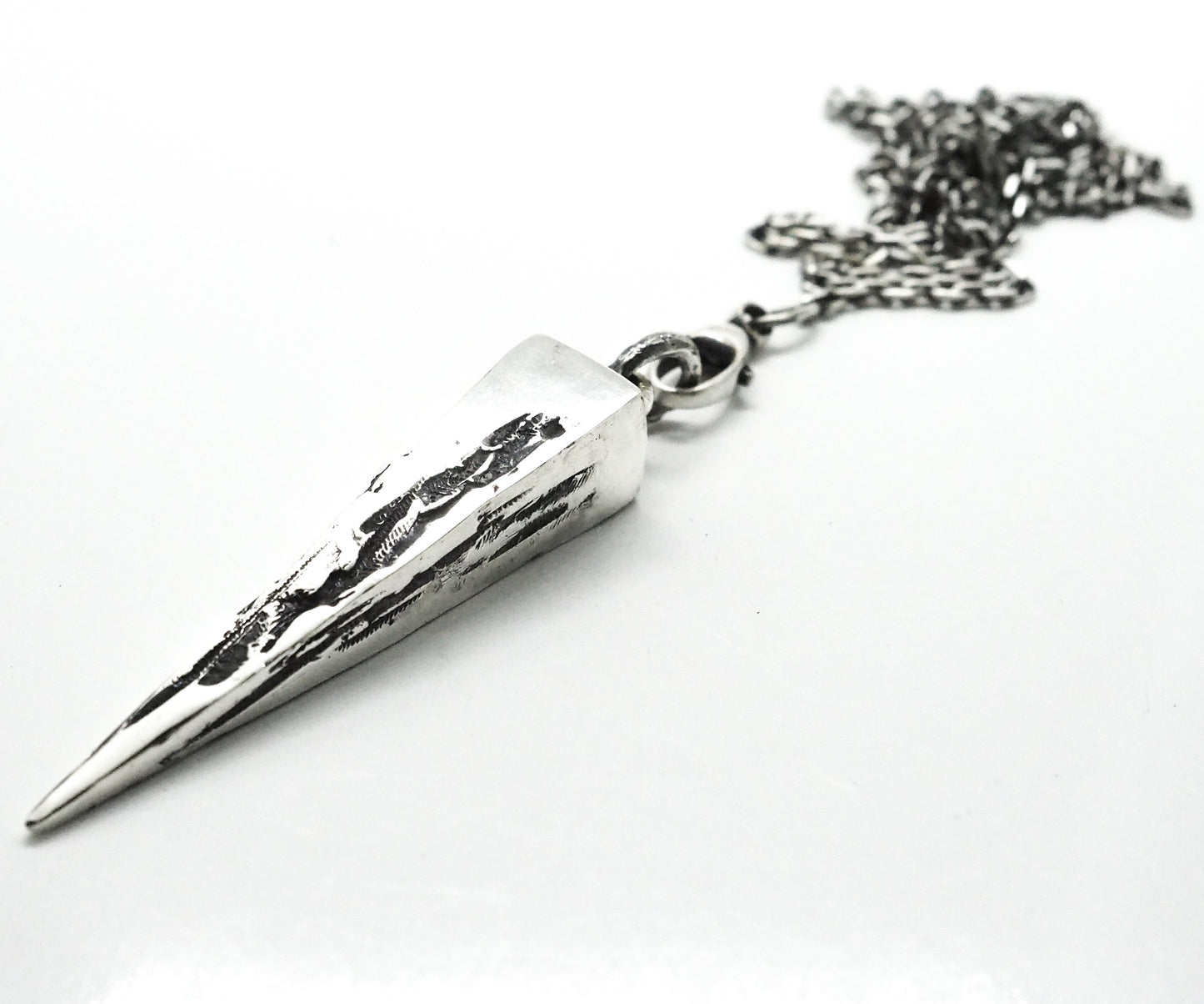 PENDULUM NECKLACE 03