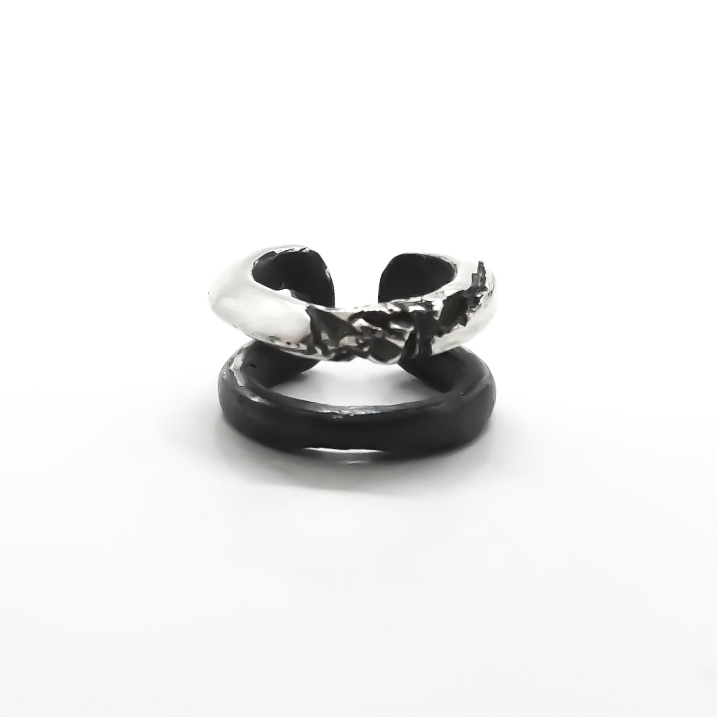 BLACK EYE EAR CUFF