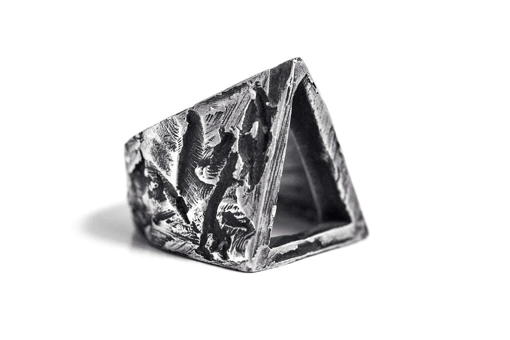 O TRIANGLE SIGNET RING OSS